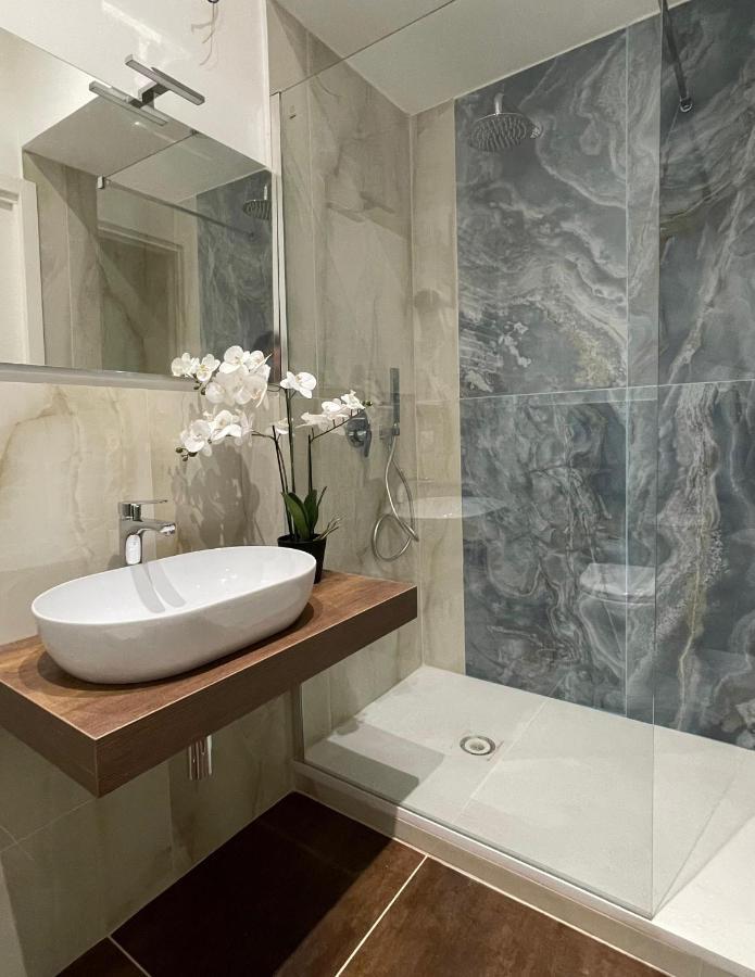 Vomero Suite And Deluxe Room B&B Napoli المظهر الخارجي الصورة